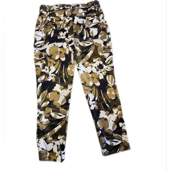 Chico's NWT Camo Floral Belted Ankle Cargo Pants, Chicos Size 0 (US 4) - Picture 5 of 16